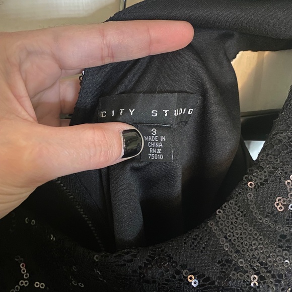 Formal set - Picture 3 of 6